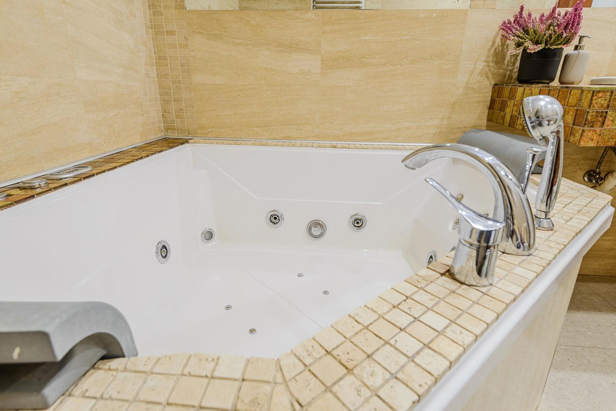 Lumina Luxury Apart With Jaccuzi On Sienkiewicza Street Łódź Exterior foto